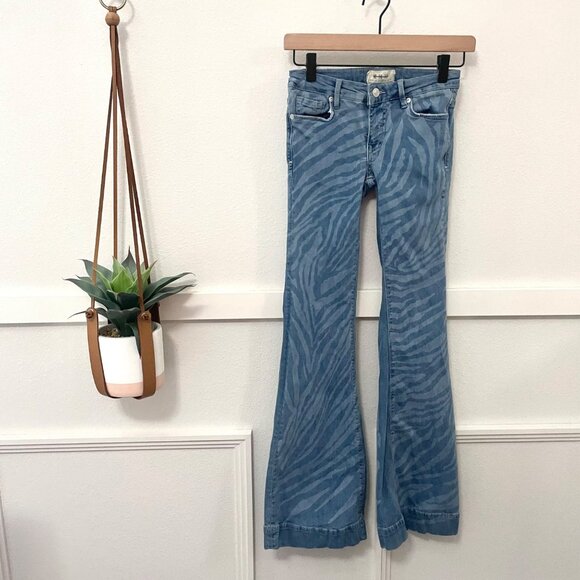 We The Free Zebra Print Low Rise Flare Leg Jeans Blue Size 26 - Picture 2 of 7